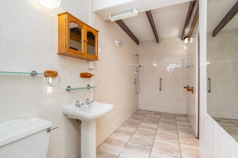 5 Bedroom Property for Sale in Bergvliet Western Cape